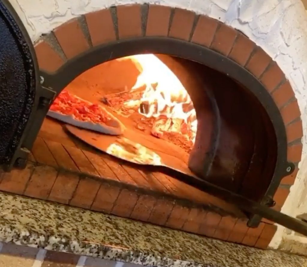 pizza-bento-jette-feu-de-bois-italien
